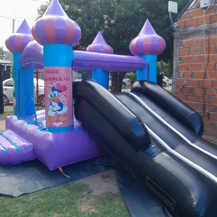 Castillo de princesas con tobogán en alquiler, Inflables Cucú Fun